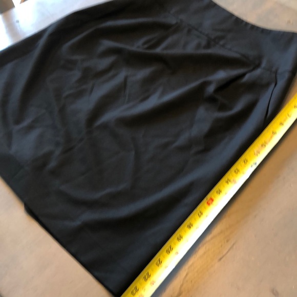 Classy theory skirt ❤️ - Picture 2 of 4